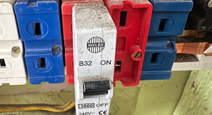What affects consumer unit upgrade cost UK prices?